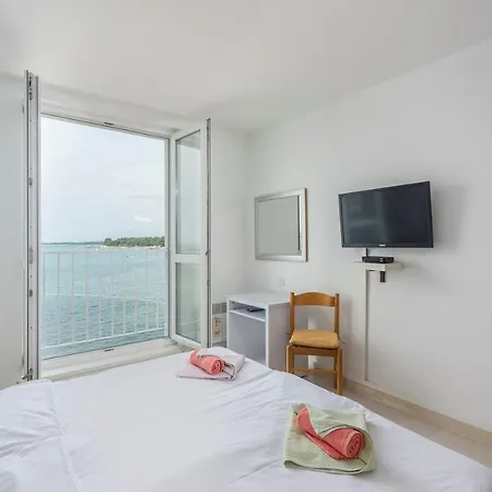 Guest house Peskera Tomicic